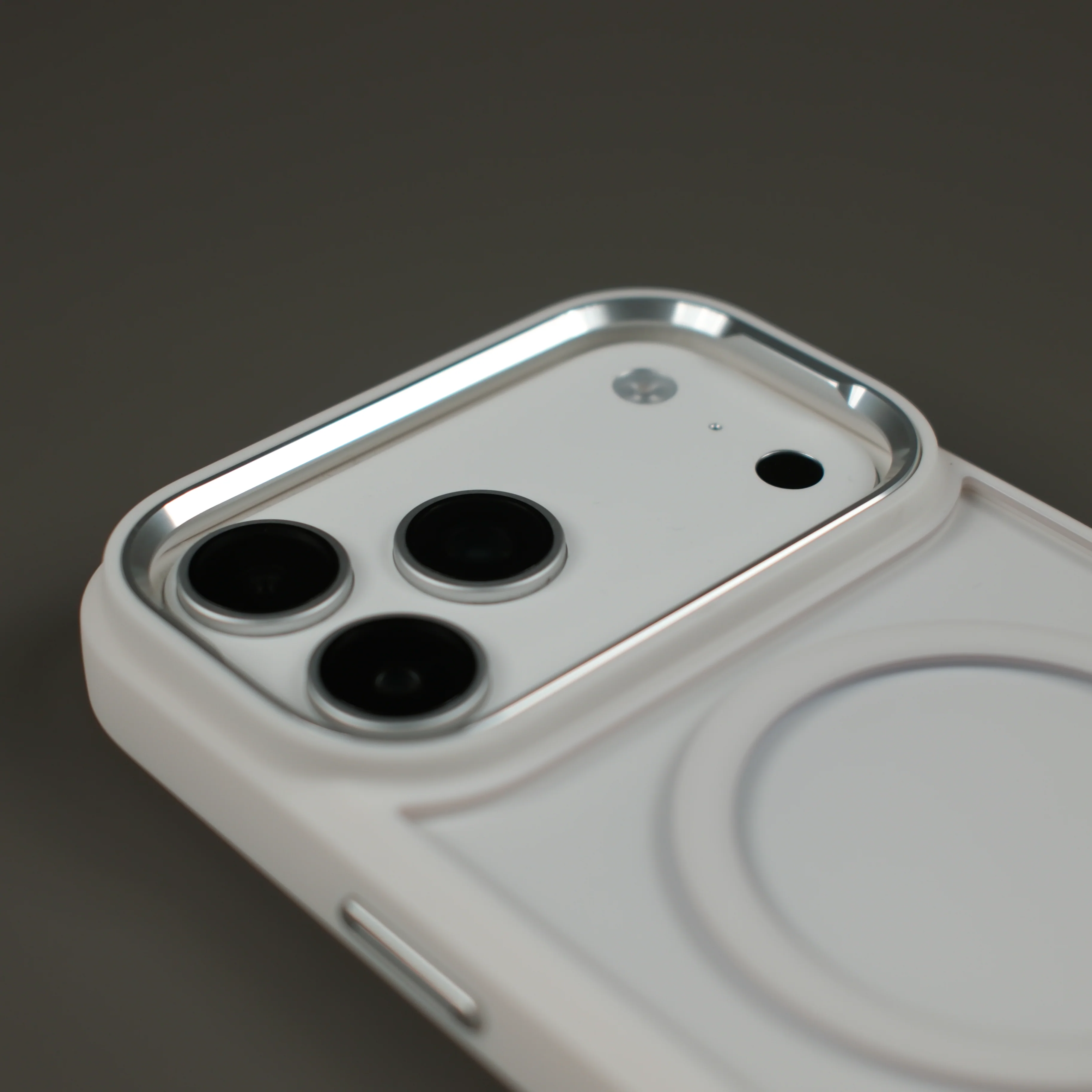 iPhone 17 Pro Max QCAZE DUO - POLAR White matching Skin + Case - Image 3