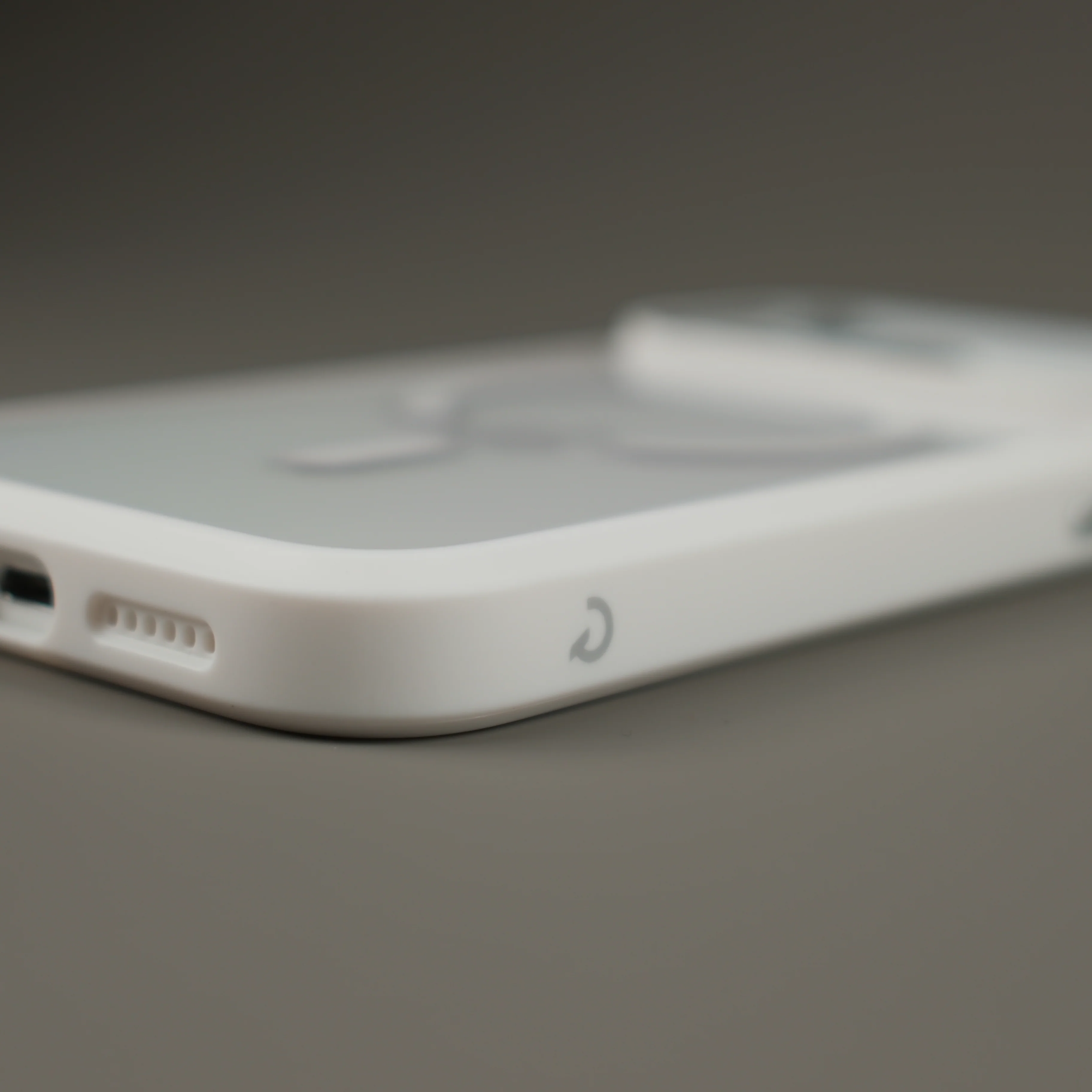 iPhone 17 Pro Max QCAZE DUO - POLAR White matching Skin + Case - Image 4