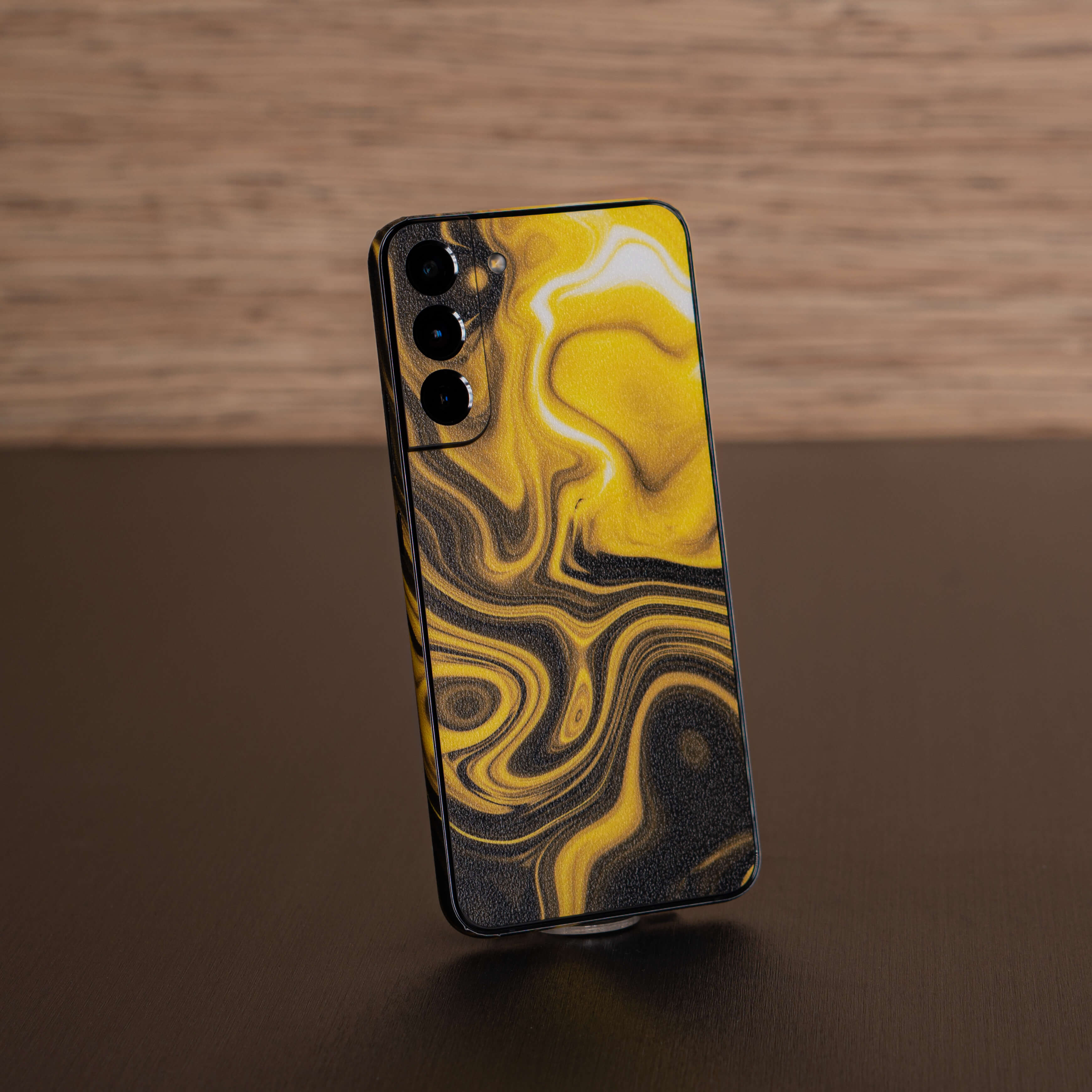Samsung Galaxy S22 SIGNATURE AGATE GEODE Yellow and Black Mixture Skin - Image 2
