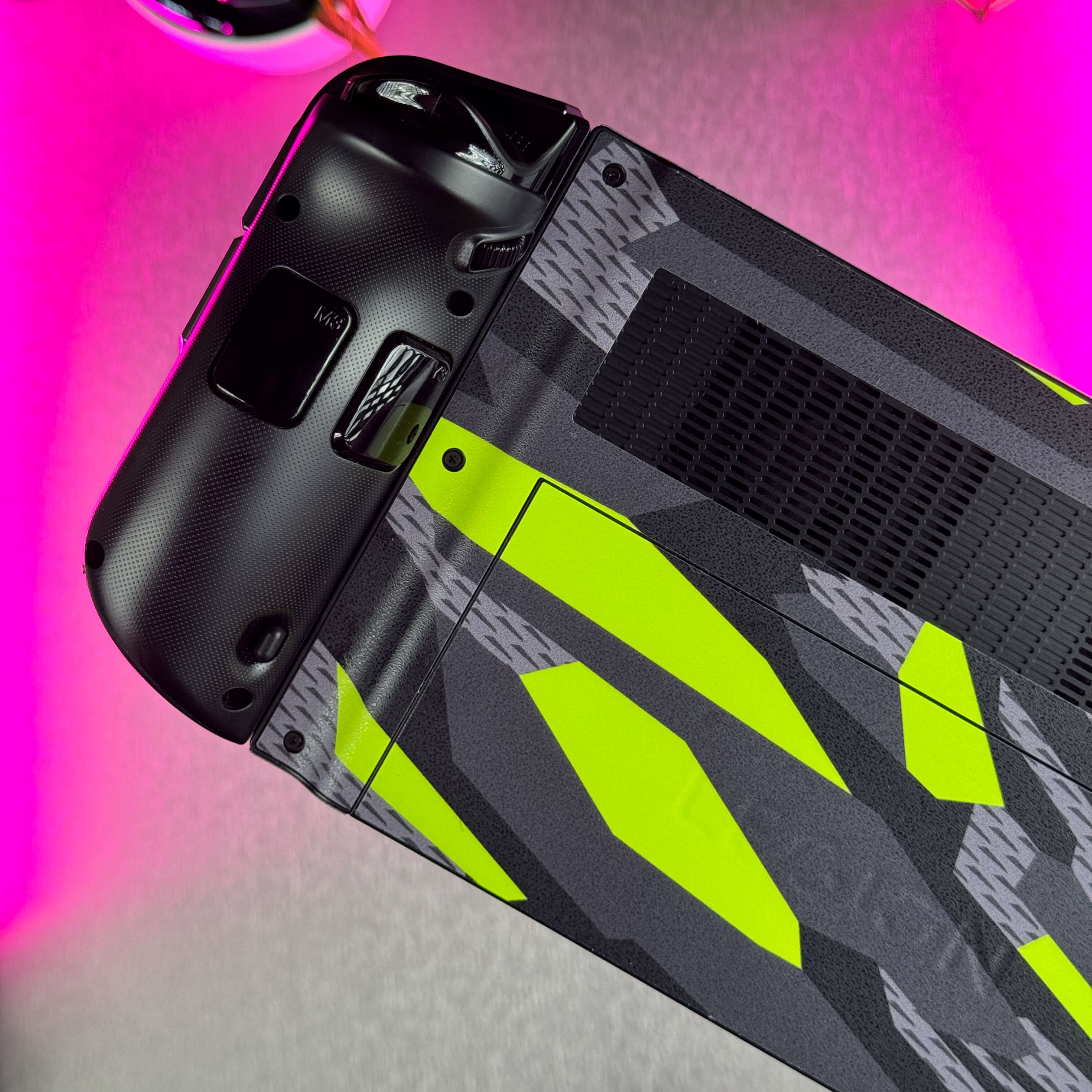 Google Pixel 8a SIGNATURE Abstract Green CAMO Skin - Image 6