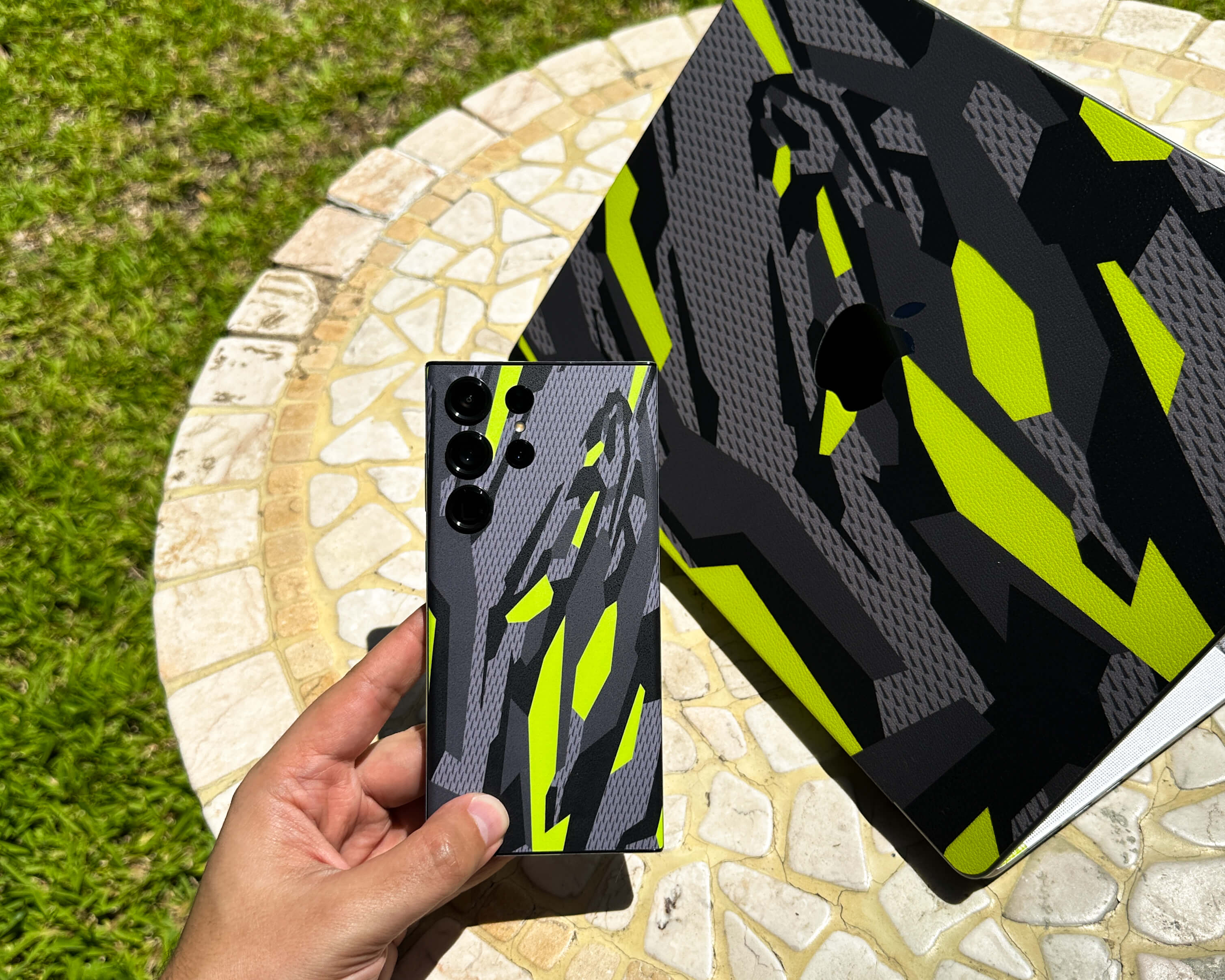 Google Pixel 8a SIGNATURE Abstract Green CAMO Skin - Image 7