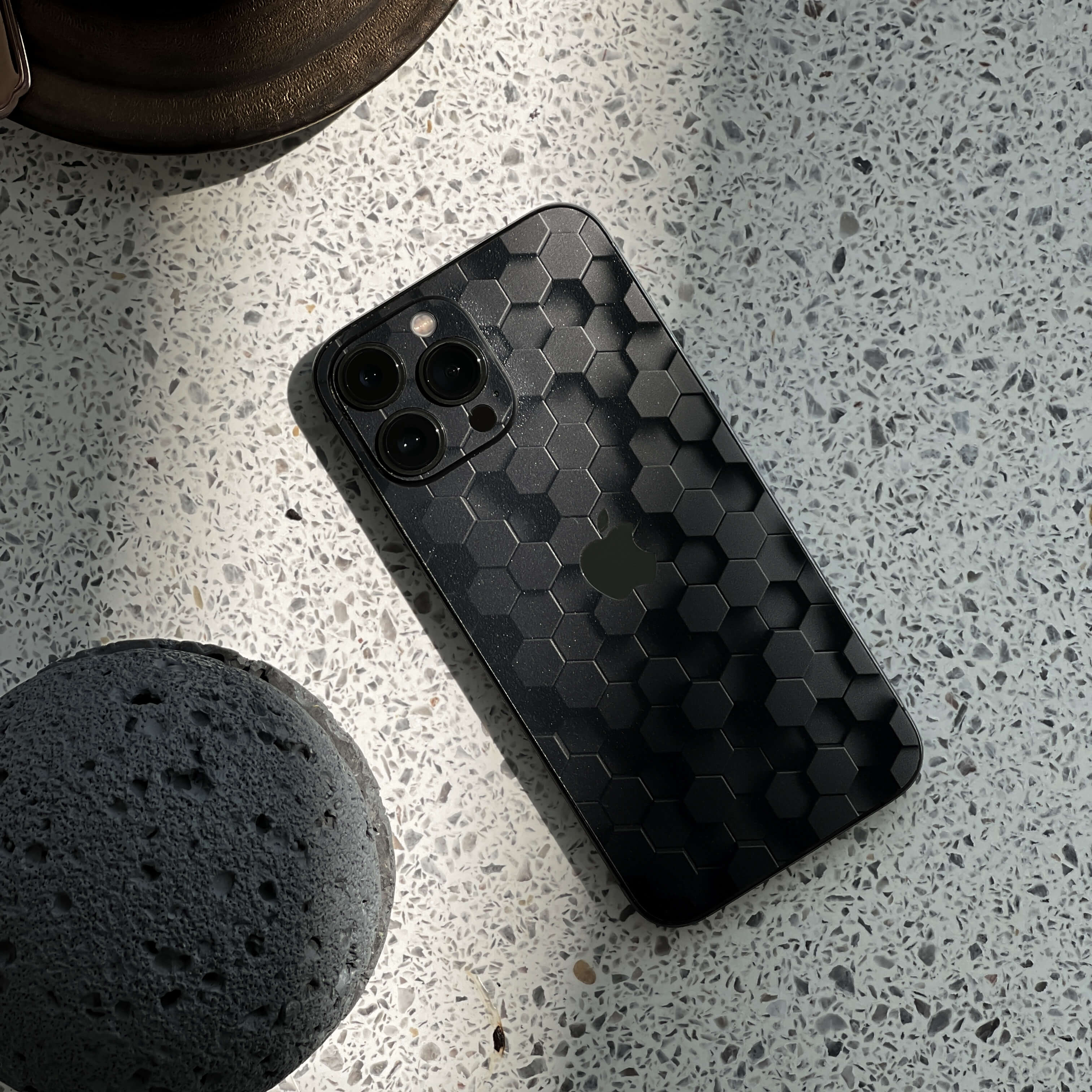 iPad mini 7 SIGNATURE Hexagonal Reaction Skin - Image 3