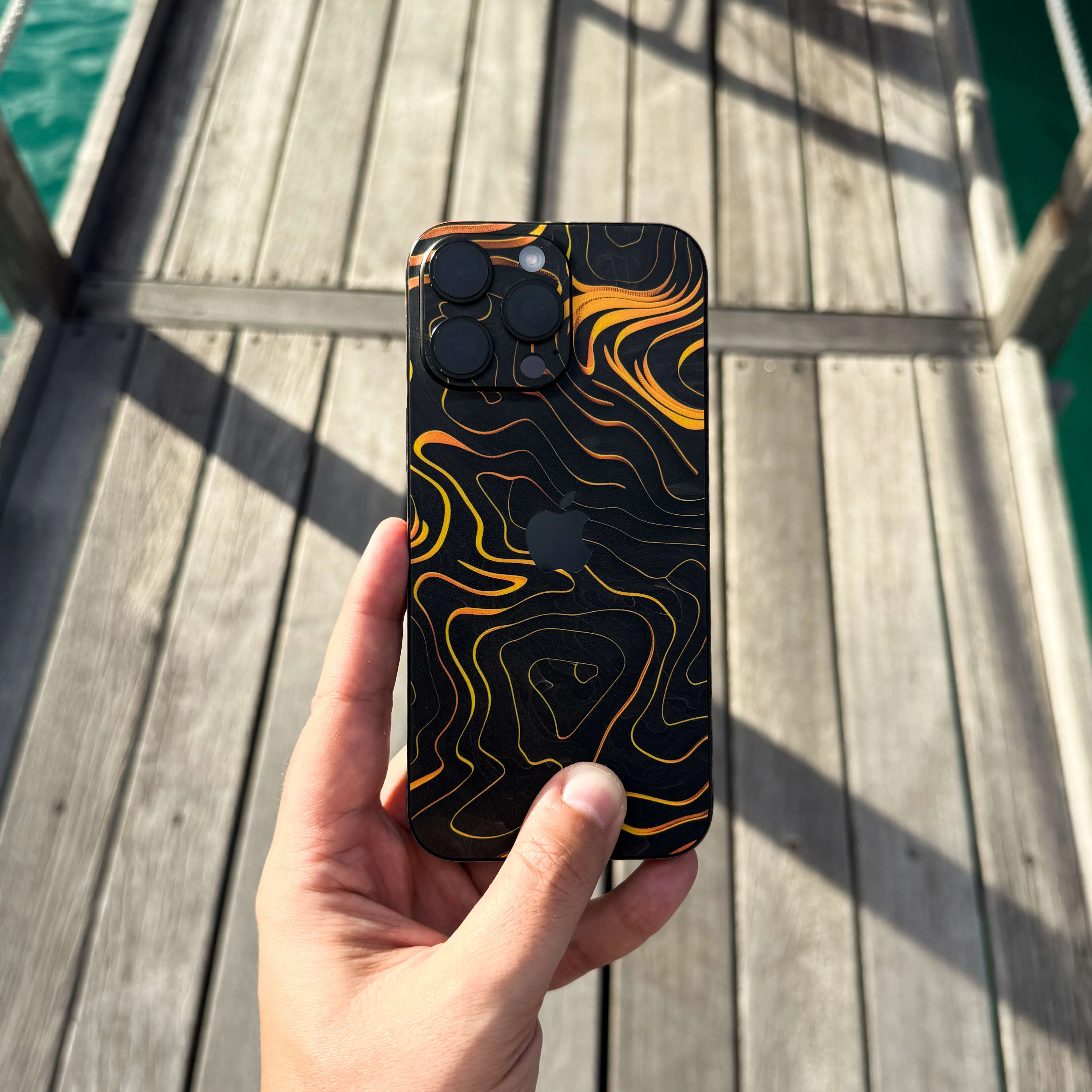 Nintendo Switch OLED SIGNATURE Wavora Skin - Image 2